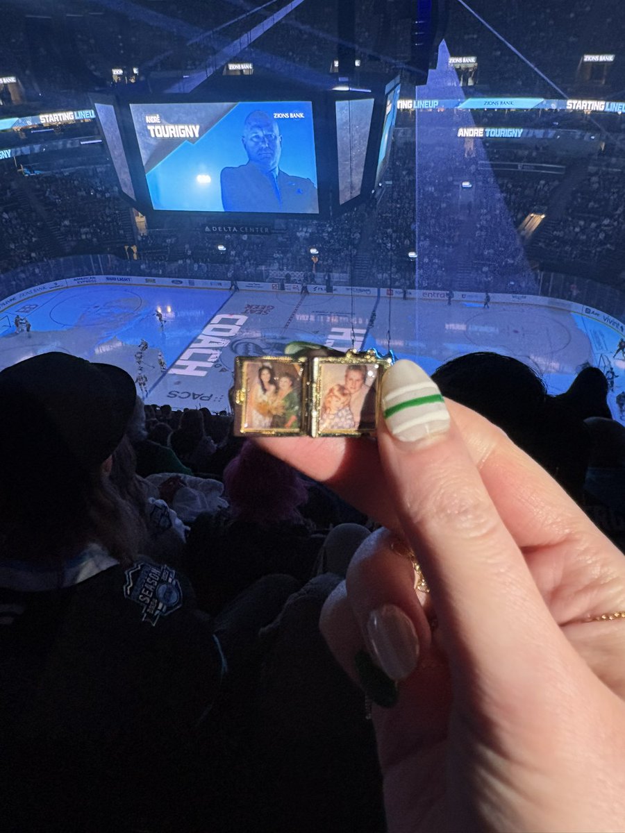 lizzy¨̮ 🖤💙 tweet media