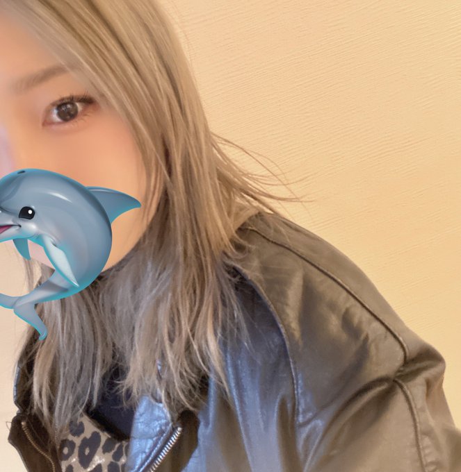 髪の毛また明るくしたけど内カメ割ってバキバキなってからピント合わない☝️ 