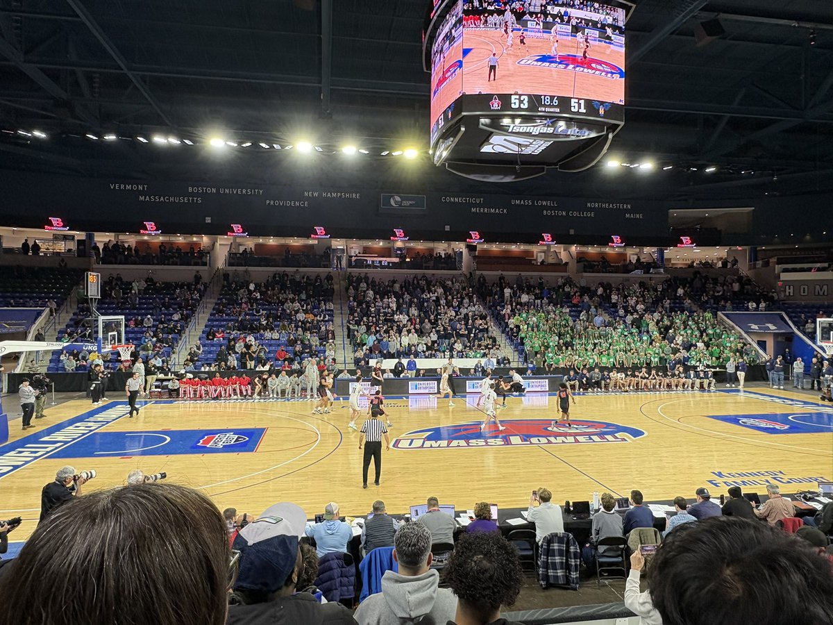 MsSelv_SHS's tweet photo. The MIAA Division 3 State Champions, Salem Witches❤️🤍🖤🏀🏆 #miaabasketball #miaastatechampionship https://t.co/zhnSxsLppb