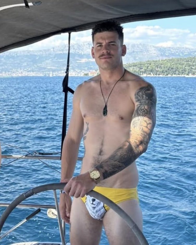 Hot Tradies tweet media