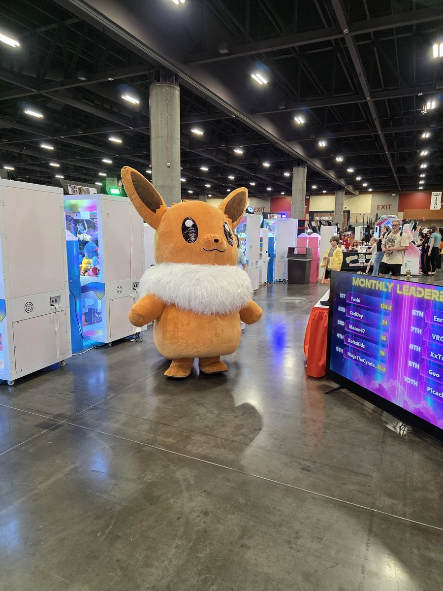 Ramona_cool's tweet photo. #gameonexpo some #pokemon and clawmachines https://t.co/WA6NUcYTHJ