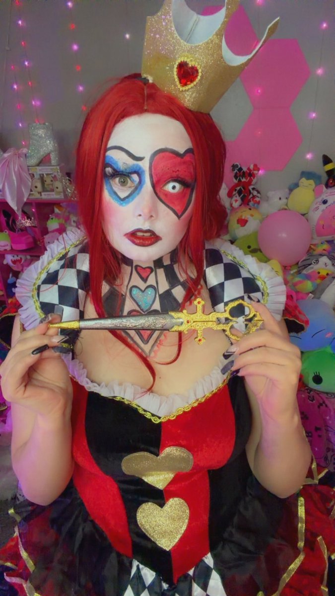 Off with their heads! ❤️✨🔥💯