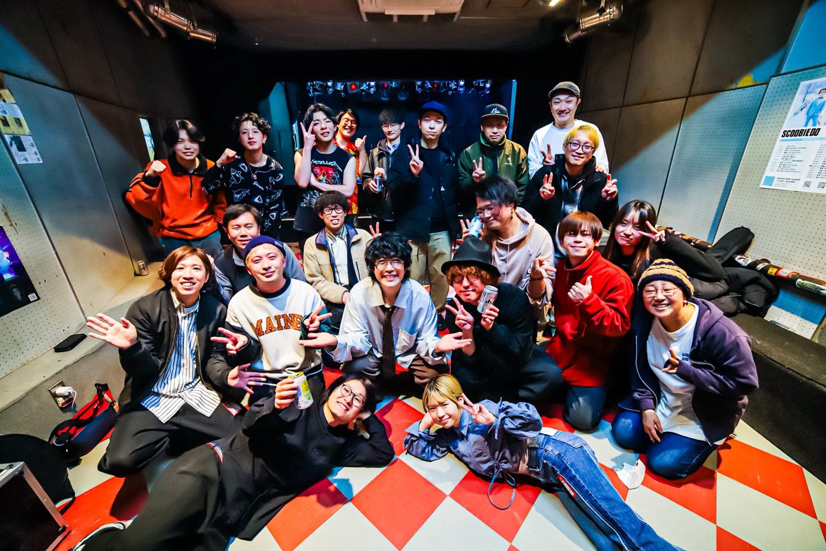 Ps_0309's tweet photo. 大変遅くなりましたが、シャイニングジモトFESありがとうございましま！まさかの2ヶ月連続出演となりましたが、今回もとても楽しい1日となりました！
アキ亀これからもよろしく🐢

set list
1.Clover
2.Door🎥
3.Aster
4.Freesia
5.夏の果 https://t.co/de1KXbSj2T