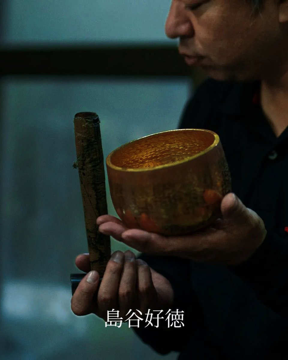 富山県高岡市。
円磬を作る匠人。

音を聴く修行は14年。

その音は
心を静かにする。