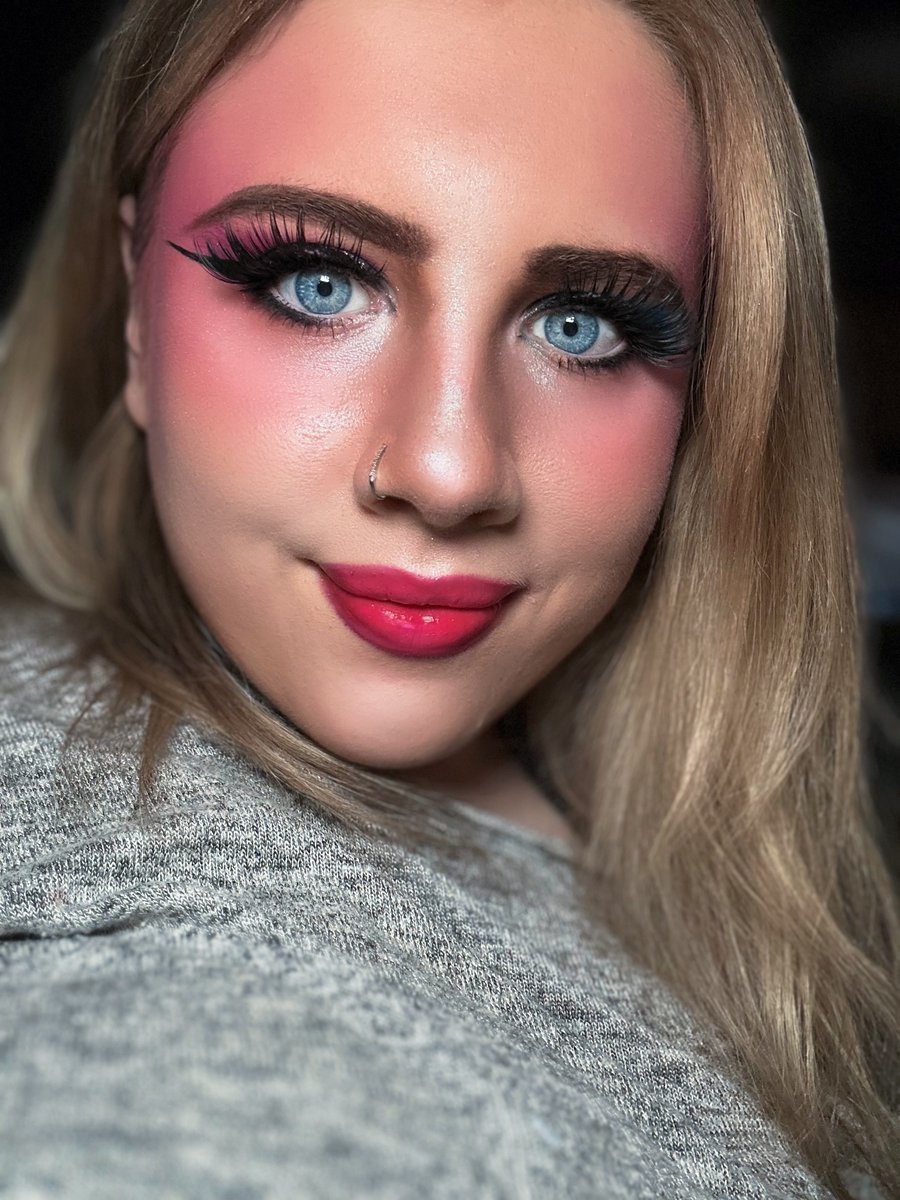 turney_sophia's tweet image. Too glam to give a damn 💄
I didn’t wake up like this… but I got ready pretty fast 😉
Serving looks today 🔥 Main character energy
I’m not perfect, but my selfie is #selfies #glowup #loveself #blueeyes