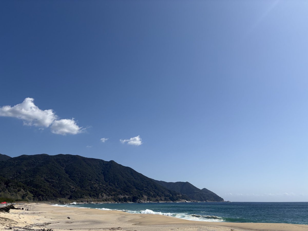 wada_yutaka's tweet photo. 最終のGONOGO判断はGOになりました。すこし海風が出てきましたが現地シミュレーションの結果問題なし。封鎖点の確認、回収船との連絡確認が行われて安全監督からもGOがでました。間も無く打ち上げ https://t.co/B2LFLMjVux