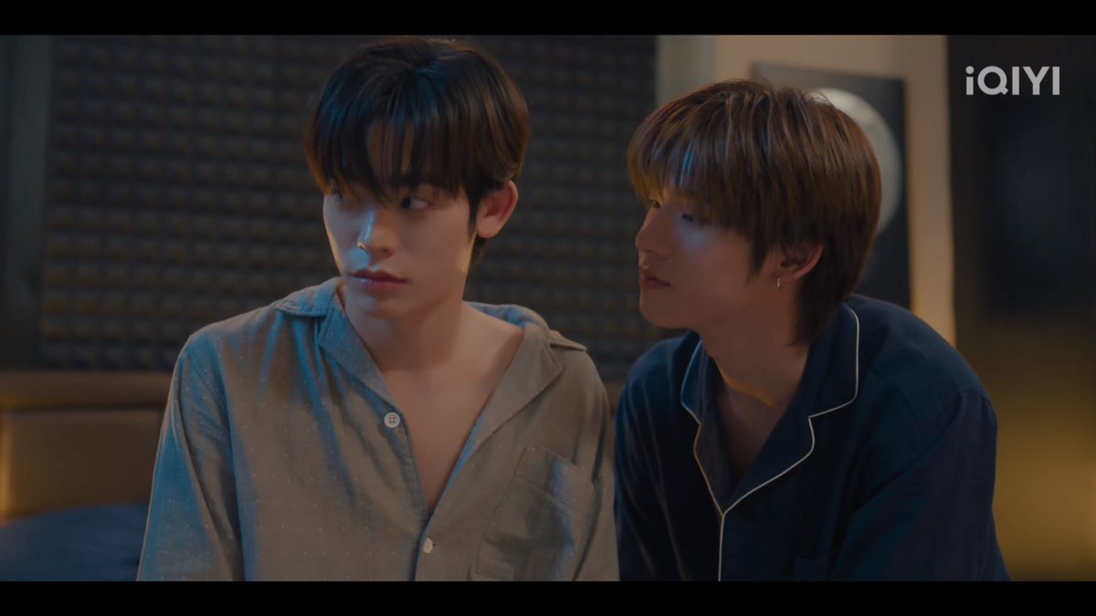 ส่วนตัวเพิ่งเคยดูเกย์ไทยเรื่องแรก ที่มีบท dirty talk หลังจบซีน nc คือกุตรายได้จริง ๆ แม่งเขินสัด กุดูไม่จบสักที เพราะเอาแต่กด pause 😭 ไดอาล็อกโคตรเรียล และนักแสดงเล่นเข้าปากมาก คือเขินจนไม่กล้าดู กลัวตาย อยากให้ตัดจบเลย ให้ตัวอย่าง Ep.8 ขึ้นได้เลยด้วยซ้ำ 

#ด้วงกับเธอEP7