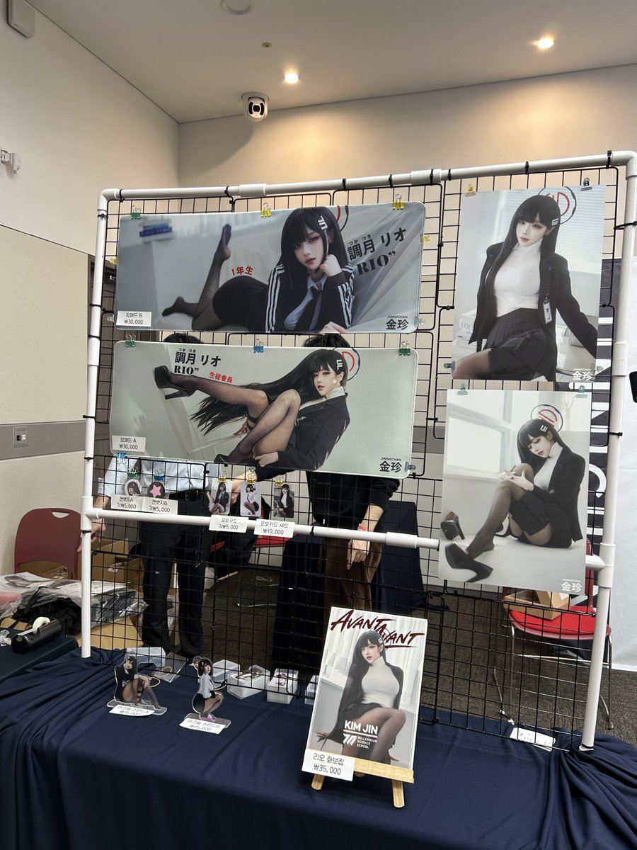 BD__cos_'s tweet photo. 김진님 굿즈 넘 이쁘니 구경오시길!!!!♥️
📍2층 209호 https://t.co/bnLC6UHwbm