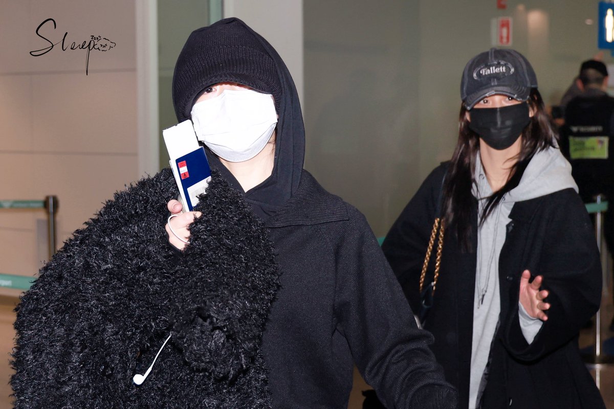 kun_kun0520's tweet photo. 260315 ICN🛫
#윤행 #sullywon
#아오즈 #NMIXX https://t.co/0ZYy7o1jmu