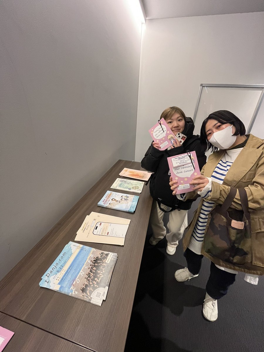 昨日はOrphe Choirsさん× Chor OBANDESさんのジョイントコンサートへ🎶
単独合同ゲストと盛りだくさん！
多彩な歌声、楽しい素晴らしい演奏会でした！👏
ご盛会おめでとうございます✨

昨日解禁のチラシを早速置かせていただきました。
私たちも最高のステージを目指して練習頑張ります📣