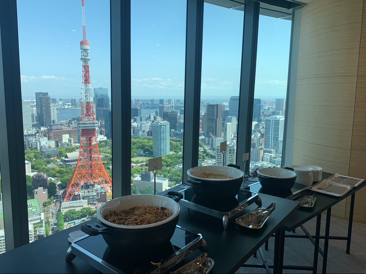 麻布台ヒルズのフリフロー付ビュッフェ、最近やってないけど、物価高騰で会員限定になったのかな。