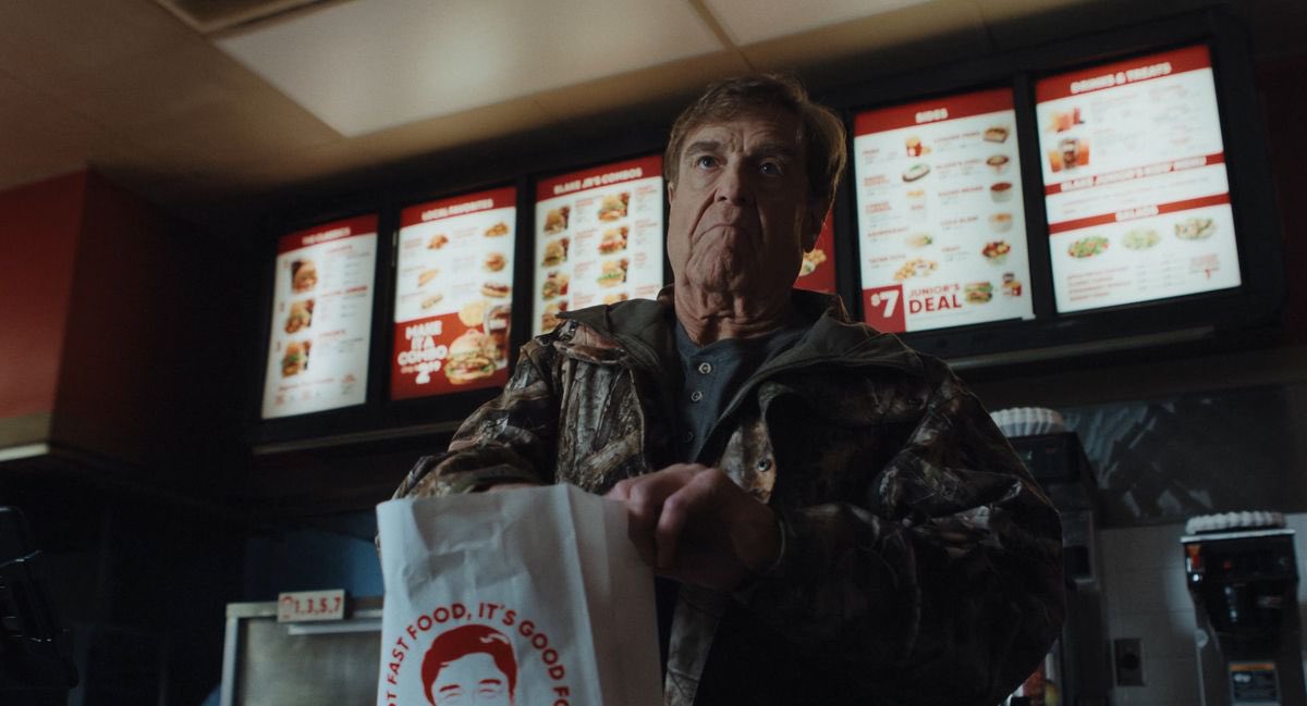 DiscussingFilm's tweet photo. First look at ‘CHILIFINGER’, starring John Goodman, Judy Greer, Bryan Cranston and Sean Astin.

The film follows a mother who tries to blackmail a fast food restaurant owner after she finds a severed human finger in her bowl of chili.

(Source: https://t.co/mCrVrkN7sJ) https://t.co/6uC8nGfEcq