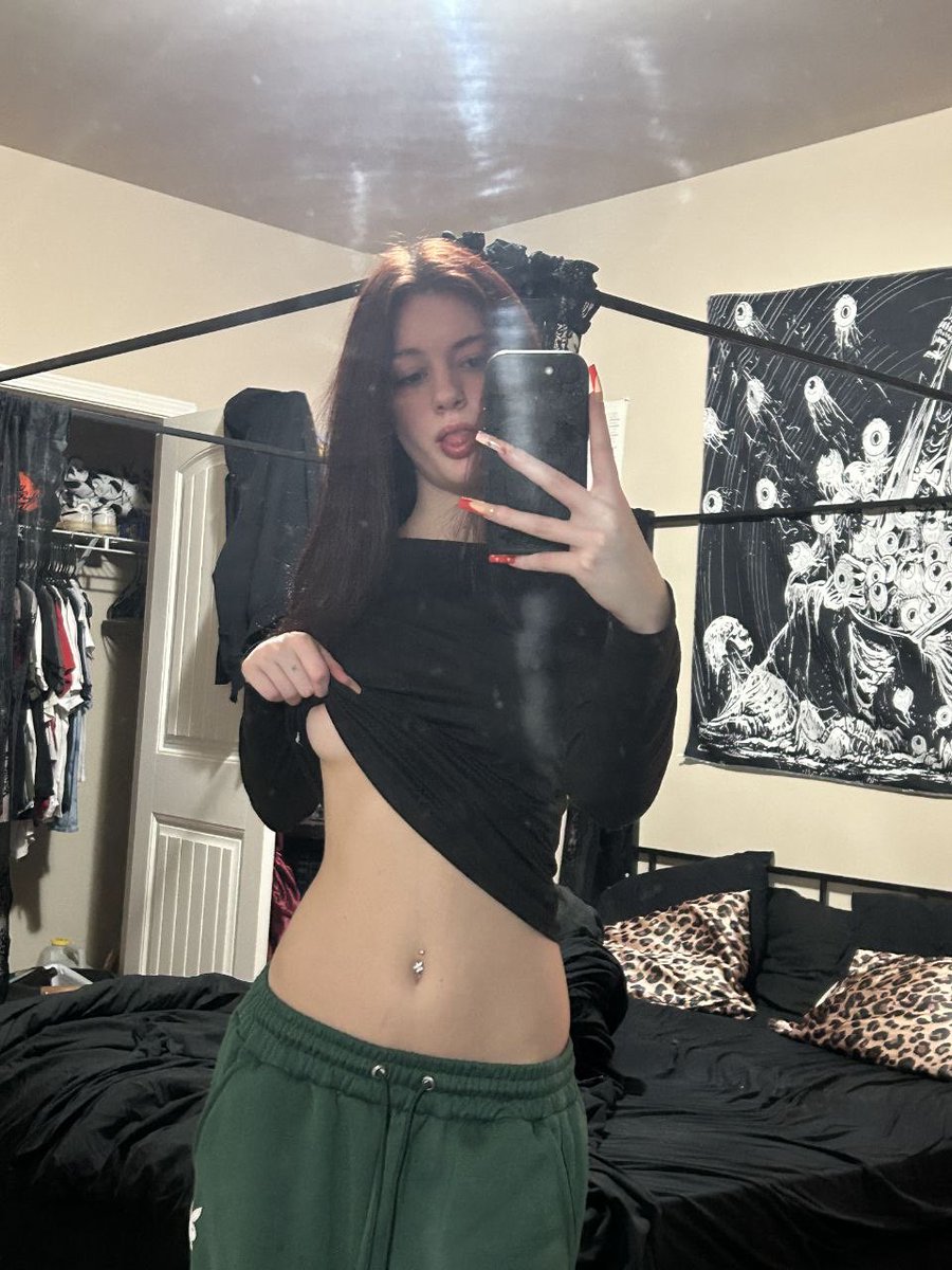 LilyJade tweet media