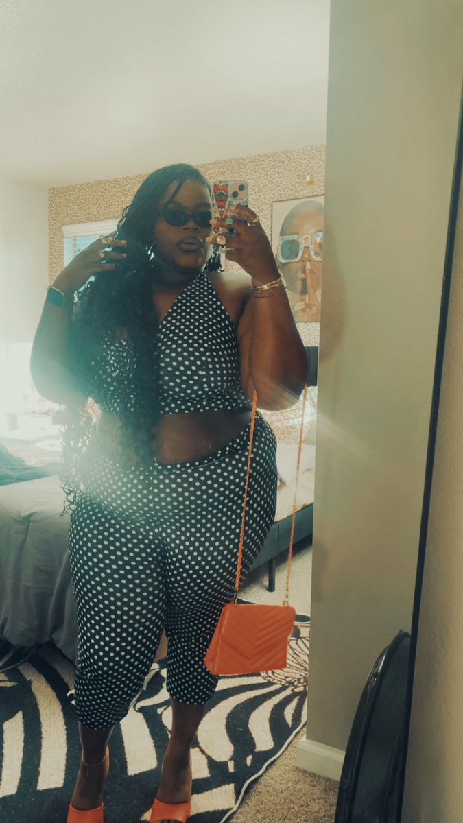 MsCarrieBaybeee's tweet photo. He wanna hang with a bad bitch https://t.co/l9Gvi6FvzG