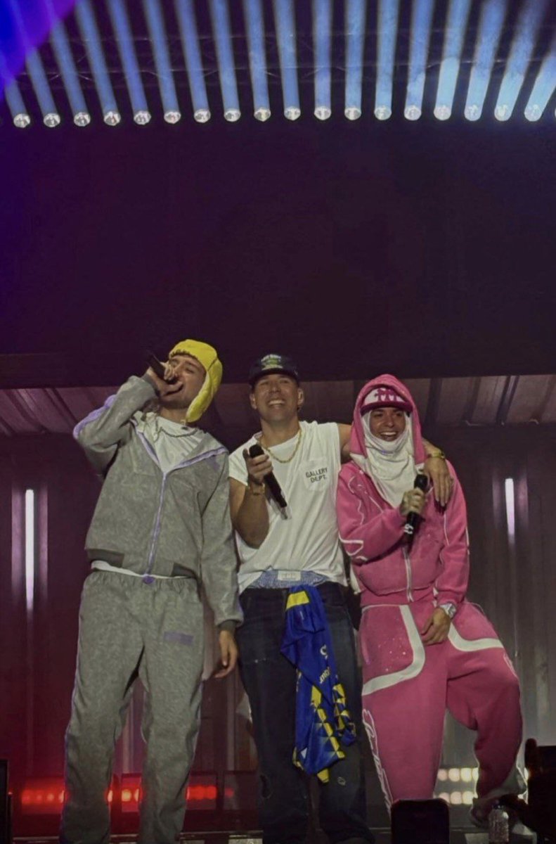 Smile more()😁🇮🇨 tweet media