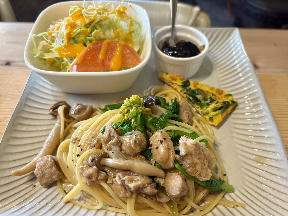 本日のランチは「春野菜と鶏肉の和風パスタ」です
ご来店お待ちしております
#喫茶リリィ