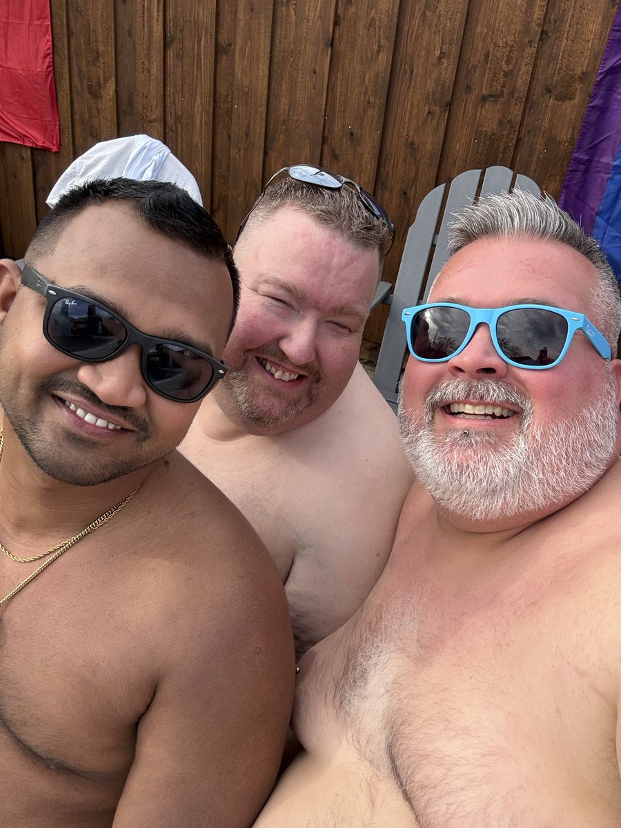 CabanaBear's tweet photo. Had a great time hanging with friends at a pool party we got invited too. These Texas Bears 🐻 know how to party! #cabanabear #poolparty #bearsofinstagram🐻 #poolparty #bearpoolparty https://t.co/WyuTXv6UtO
