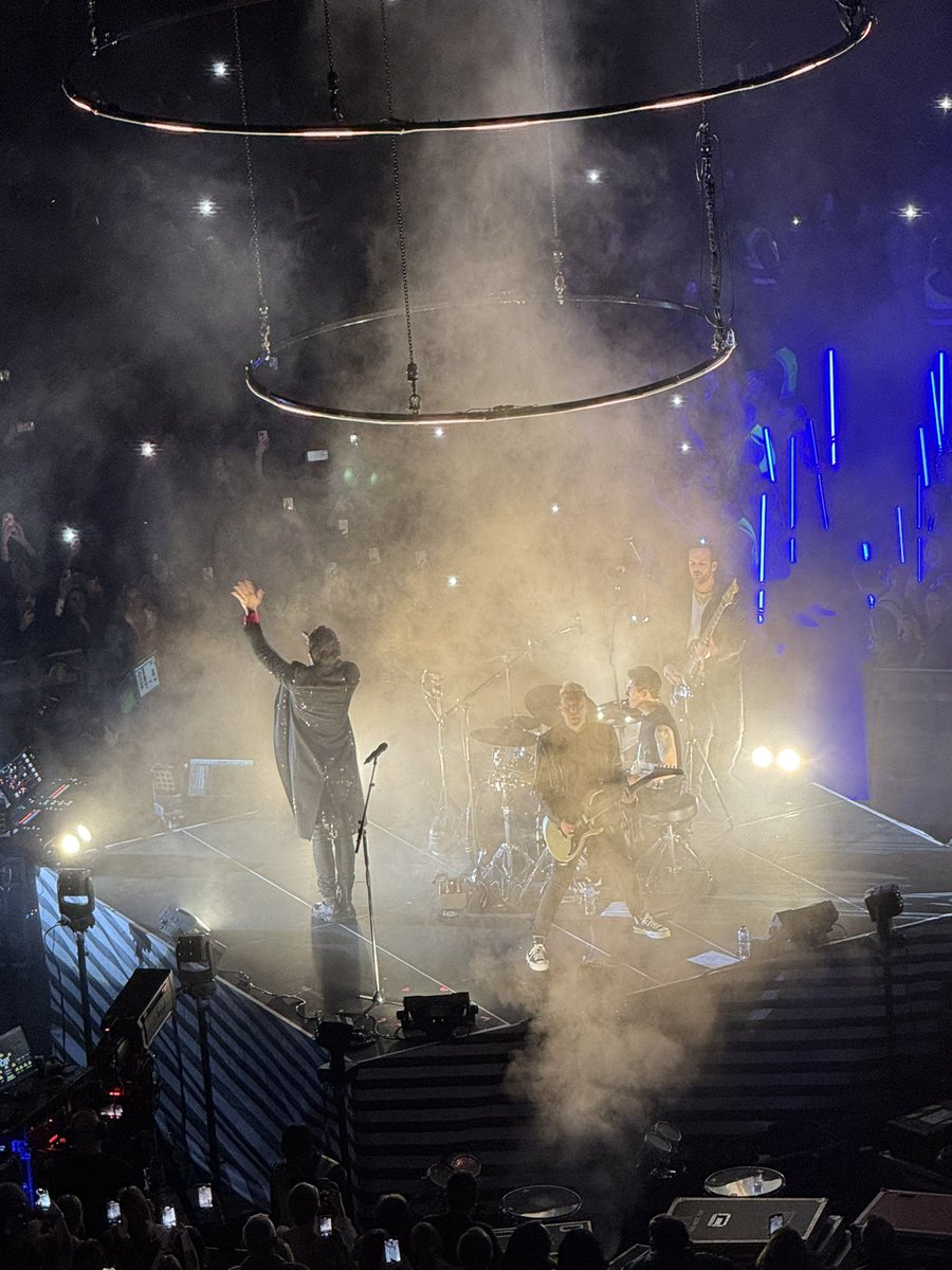 🎵  : : :  everything the world could throw i’ll stand in front i’ll take the blow for you for you everything the world could throw i’ll take the sticks i’ll take the stones for you for you  : : :  🎵
