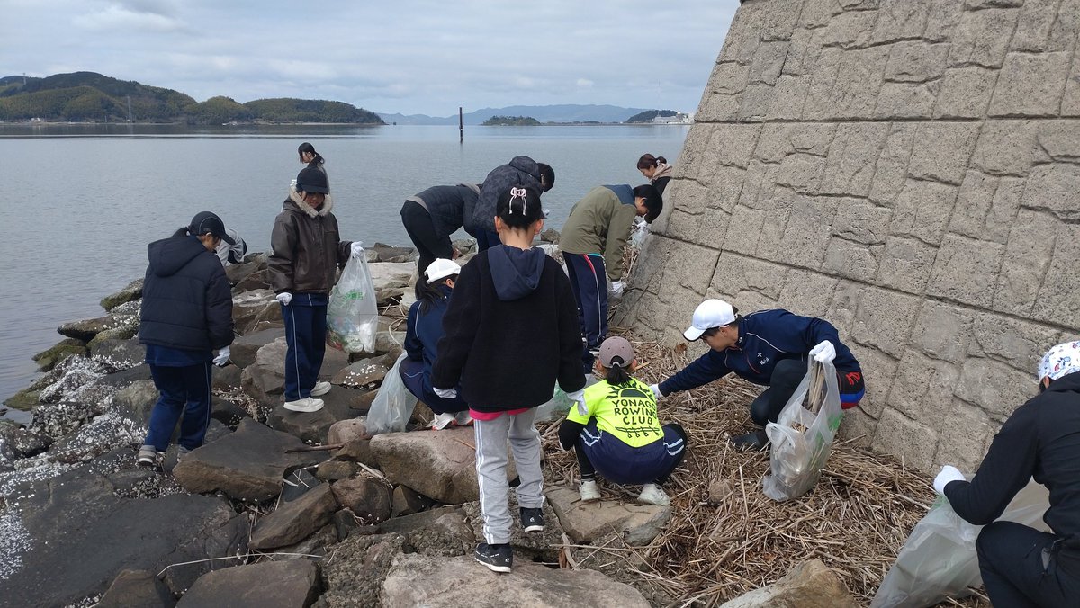 yonago_rowing's tweet photo. 護岸清掃

開催日: 2026年3月15日(日)
場所: 鳥取県米子市 錦海ボートコース護岸

米子漕艇クラブジュニアとその保護者・高校生・大学生・協会会員会員・協会理事など、多くの方々に参加頂き、艇庫付近の中海護岸ミ拾いを行い、護岸を綺麗に清掃しました。 https://t.co/u7gZqXJhdb