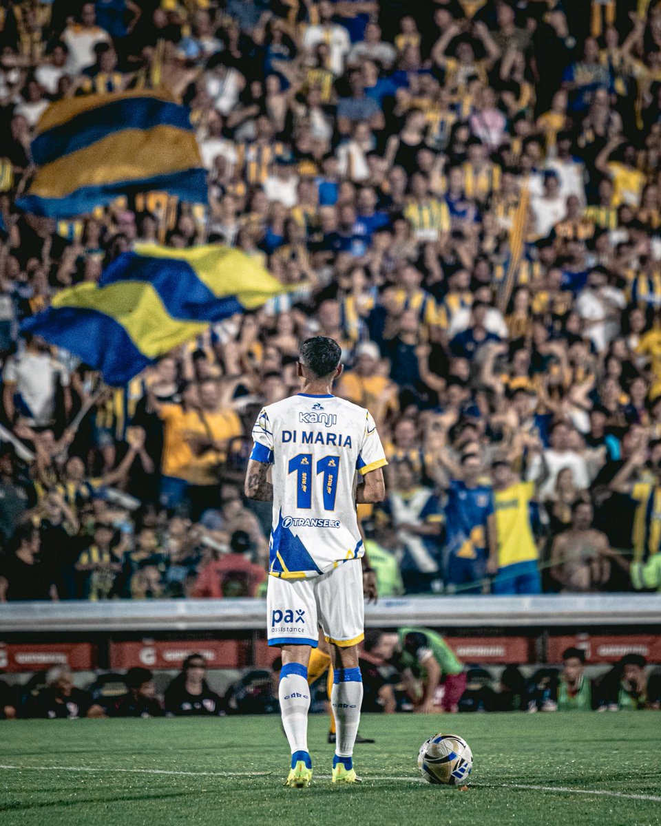 JuaniRC11's tweet photo. Lo quieren de nuevo para la selección porque les duele tener que verlo todos los fines de semana con la camiseta de Central y haciendo la diferencia que no hace ningún jugador en Argentina. Gracias por ser nuestro, gracias por volver Ángel. https://t.co/I36OqSB1Wj