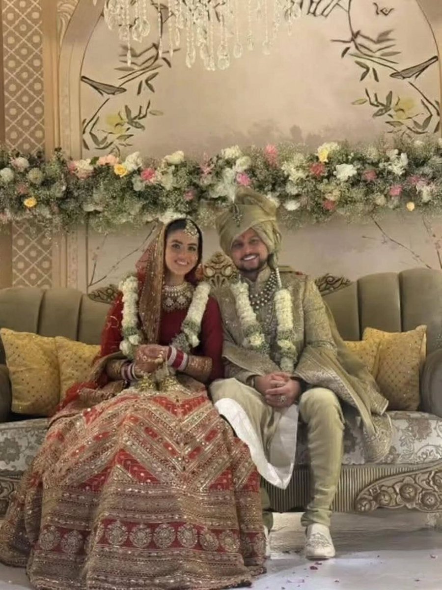 कुलदीप यादव की ये शादी क्रिकेट और पर्सनल लाइफ का सबसे खूबसूरत चैप्टर बन गई है।

 दोनों को ढेर सारी शुभकामनाएं – नई शुरुआत, प्यार और खुशियां मिलें! 

#KuldeepYadav
