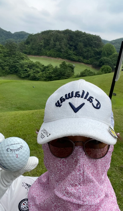 IJ_BF5's tweet photo. 自然に囲まれたコースでリフレッシュ⛳🌿
今日は気持ちよくスイングできました✨
こういう時間が本当に幸せですね😊
#ゴルフ
#ゴルフ女子
#ゴルフ日和
#自然の中で
#リフレッシュ
#Callaway
#GolfLife ⛳ https://t.co/IgGs99F8aB