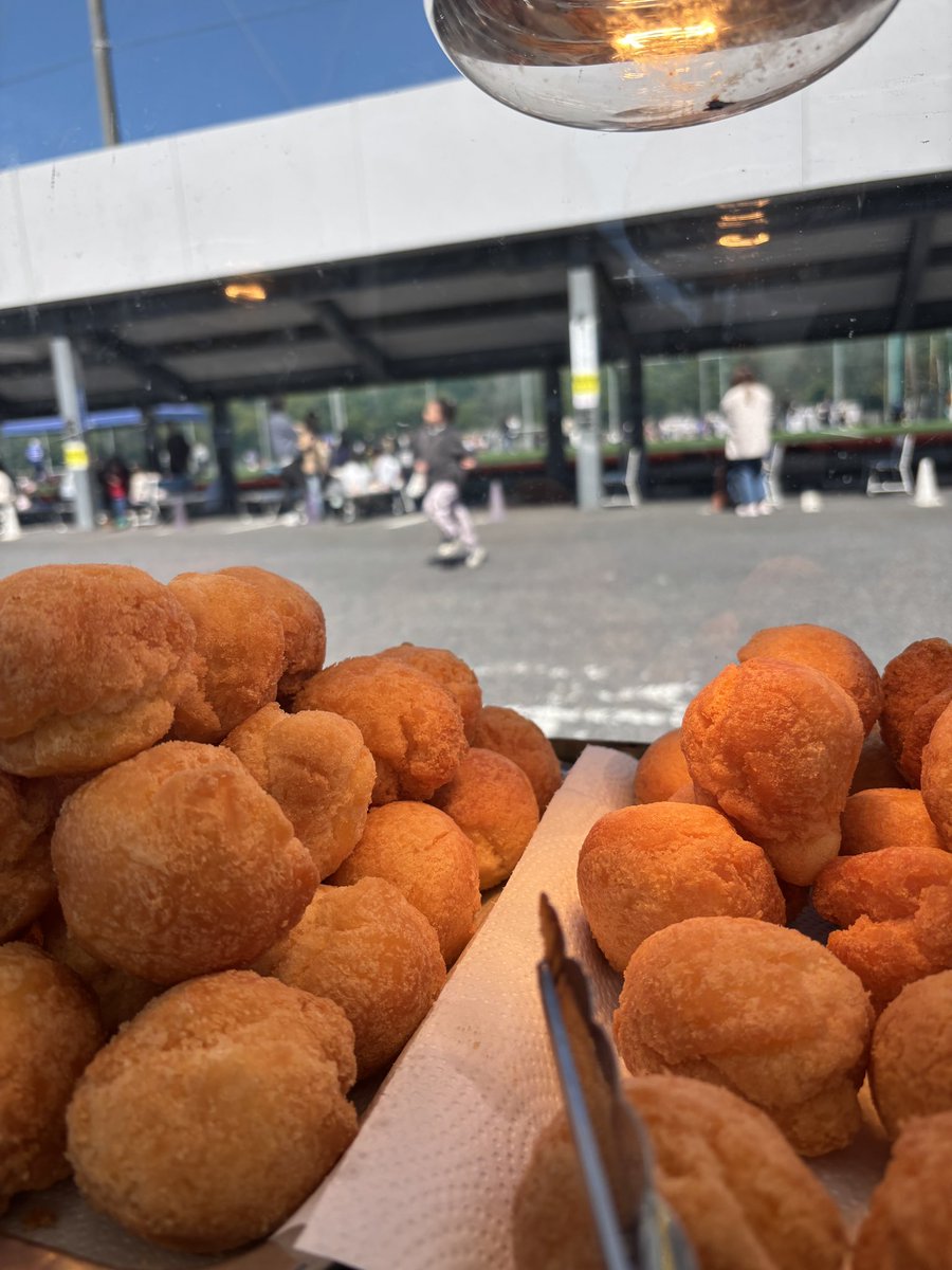 今日はちびっ子達のスポーツイベントに来てます。
サーターアンダギー大人気！