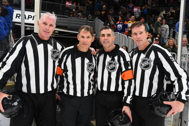 ScoutingTheRefs's tweet photo. Blackhawks vs. Golden Knights
Referee: Wes McCauley #4 
Referee: Chris Rooney #5 
Lines: Steve Barton #59 
Lines: Brad Kovachik #71 
https://t.co/WSmKOsTCBi 
#Blackhawks #VegasBorn #CHIvsVGK #NHL https://t.co/PV0rOeH2Um