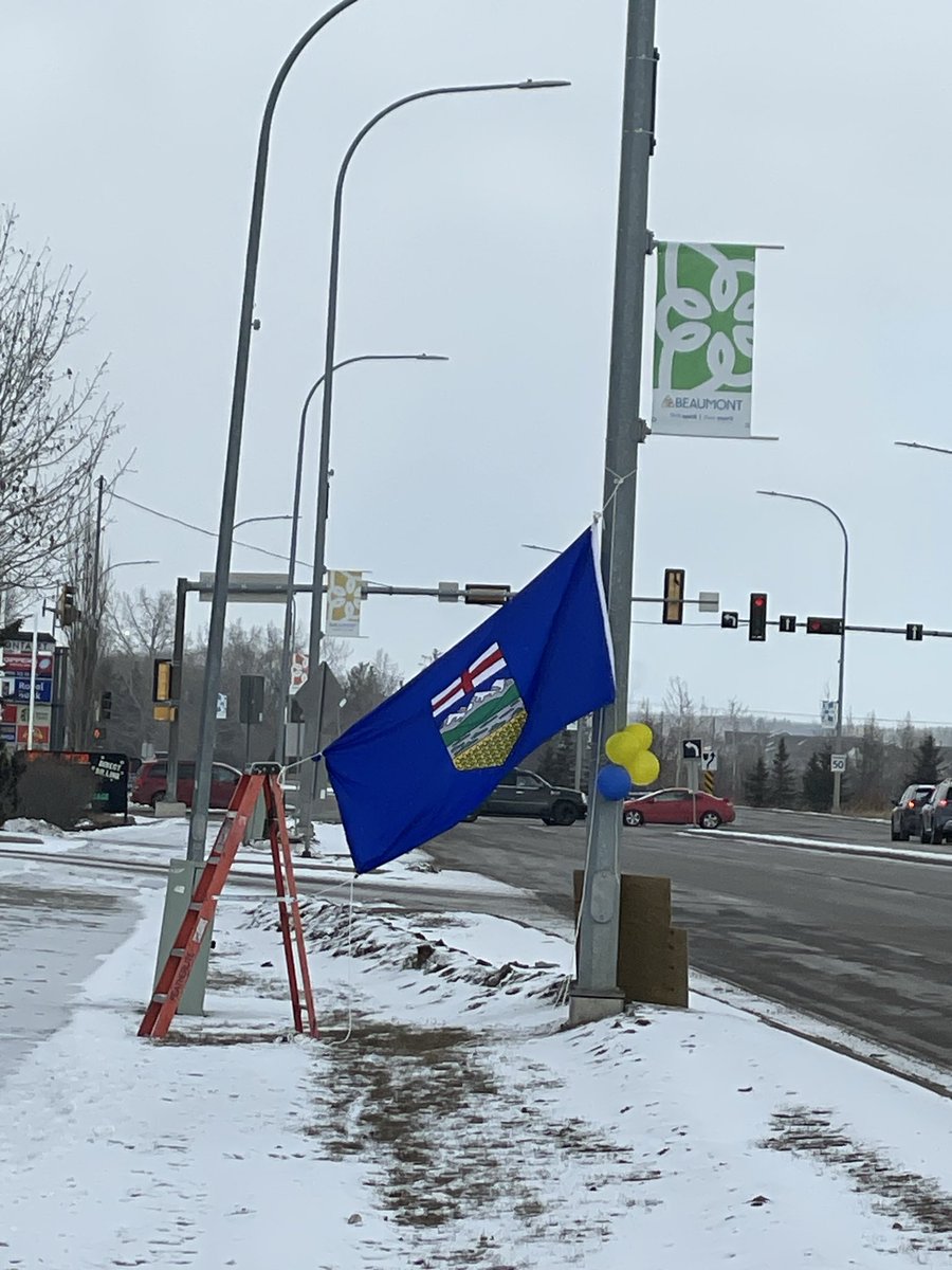 pamelaroseab's tweet photo. Today I was cold but massively warm because the massive amount of people who showed up to defend our BEAUTIFUL BERTA was a sight to see. Smile because we are winning.  Smile because we are doing something about the treatment we have received from Ottawa since 1905. This is for US https://t.co/TxtjD4pVXd