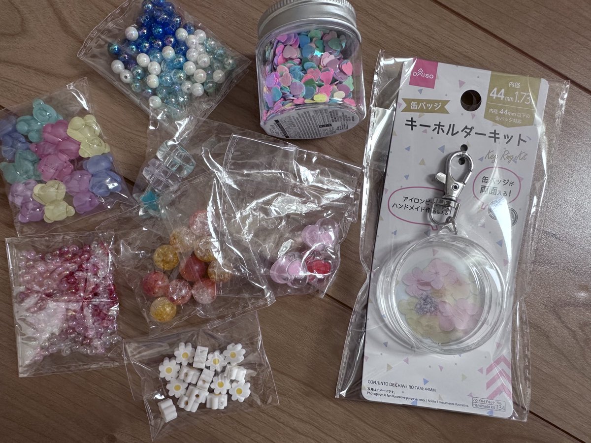 bbk_menchoko6's tweet photo. 🧸手作りビジーボード作ってみた🔨✨

やーっとできた❗️今回は100均だけで揃うものにした❗️ダイソー＆セリアで全部揃うよ❗️ツリーにお気に入りポイントとか工夫したとこ載せてくから見て❗️InstagramとかTikTokで調べると素敵作品たくさん出てくるよ❗️わたしも参考にさせていただいた❗️ https://t.co/CEHQpwTw0Z