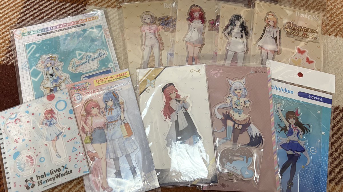 1Ito_Maru2's tweet photo. 昨日の博多・天神の戦利品です!!!
こんなにお財布の事気にせずグッズ買ったの久しぶりで、自分でも驚いています笑
#ホロライブ
#hollive https://t.co/ZAYqQSTUTU
