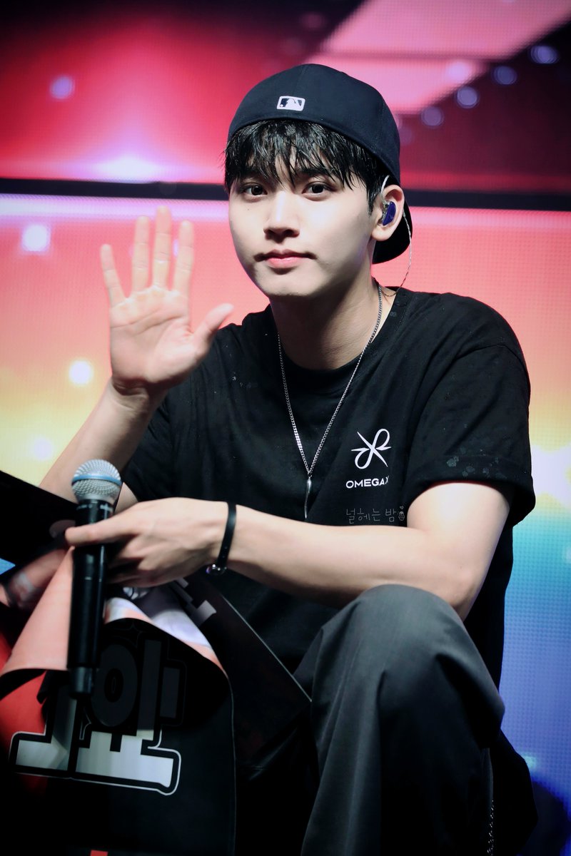 [🎂] #HAPPY_HYUK_DAY

생일 축하해 양혁. 무대 위에서 보고싶다🥹

#OMEGA_X #오메가엑스 #HYUK #혁