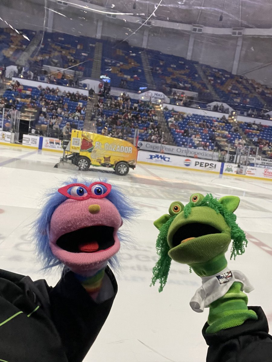 z - adrien🏒✌️ tweet media