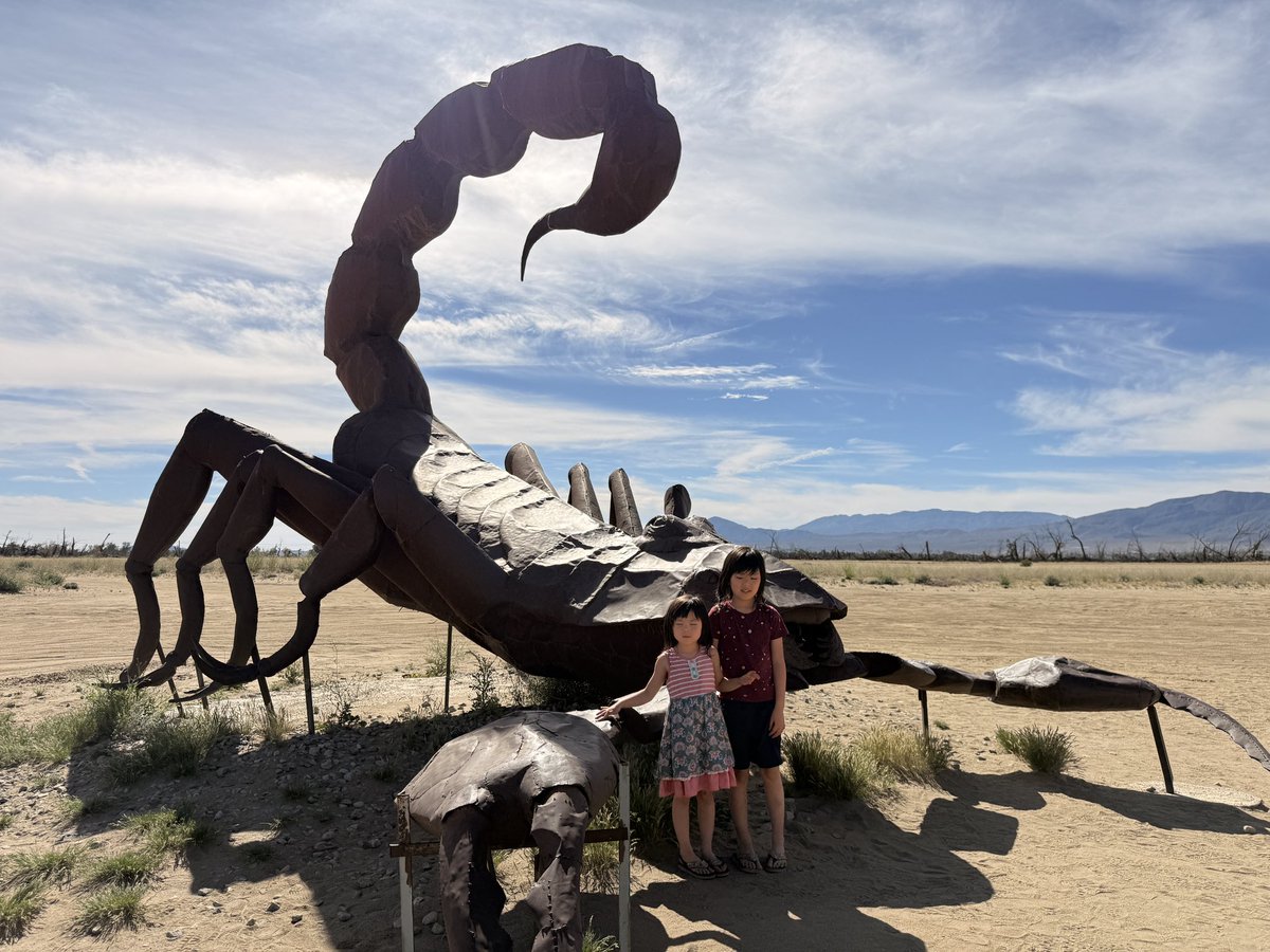 v_izumi123_v's tweet photo. サンディエゴの友達とAnza Borrego で集合。
メタルスカラプチャーを見たり、花を見たり、Jr. Ranger Programに参加したり!
めっちゃ暑かったんだけど、プールにも入れたし良かった!
友達は1泊で帰ったけど、私達は、Imperial Sand Dunes までやって来ました。
#AnzaBorrego
#ImperialSandDunes
#DesertAdventure
#JrRanger
#TravelWithKids
#CaliforniaDesert
#Travelschooling