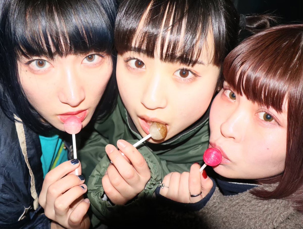 サバシスター4周年！初ライブの写真と、初アー写のアザーカット🍬早い