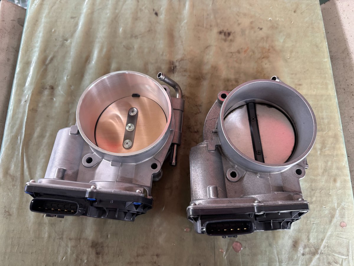 LEMS_JP's tweet image. 【K様　GSF】

・BIGスロットル交換
写真左側
純正ポート径83mm→84mmに拡大されている
RCF用前期用を使用しました。

※WEB SHOPではGSF用とは異なります。

ご来店誠にありがとうございました。

#BIGスロットル #GSF #icode