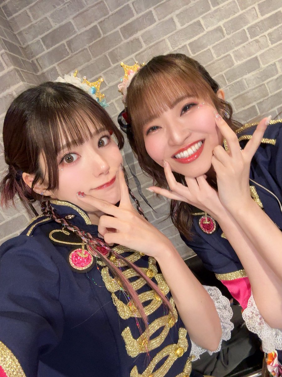 t_chiemi1006's tweet photo. NACHERRY LAST LIVE「Be Forever!!」ありがとうございました🍒
ナチェメイトからも、スタッフさんからも、たくさんの愛を感じました
笑ったり泣いたり、いろんな感情が湧き出てきたライブだったけど、最後はNACHERRYらしく笑顔で終えられて、やっぱりNACHERRYってさいこー！なライブにできたよね！！
なっちゃんの横はほんとに居心地がいい。なっちゃんと歌うと安心する。
だから、また「私たち、NACHERRYです！！🍒」って言える日を信じて。
一旦お疲れ様だね😌ナチェメイト、スタッフさん、NACHERRYに関わってくれる全てのみんな、大好きだー！！！ありがとううううう