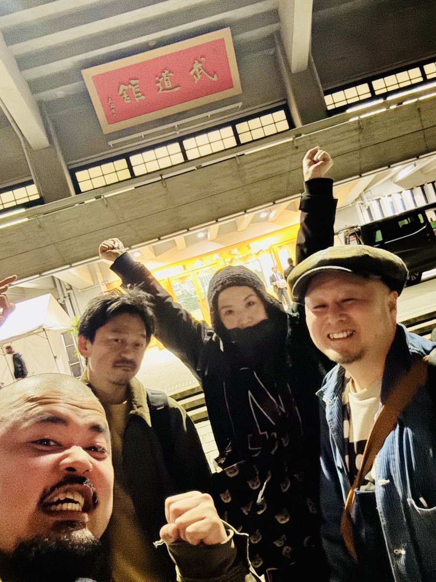 bagpiper_ally's tweet photo. バグ友の絆は熱い
イーグルさん、みんなを信頼してくれてありがとう。カチュ、ダイ、札幌から来てくれたニニさん、みんな短期間でよく頑張った。
こうしてたまに交差した時に自信を持ってそこに立っていられたらそれでいい。そうあって欲しい。自分を研磨していれば誰にも媚びる必要なんてないんだよ。 https://t.co/TrpaD0hOyw
