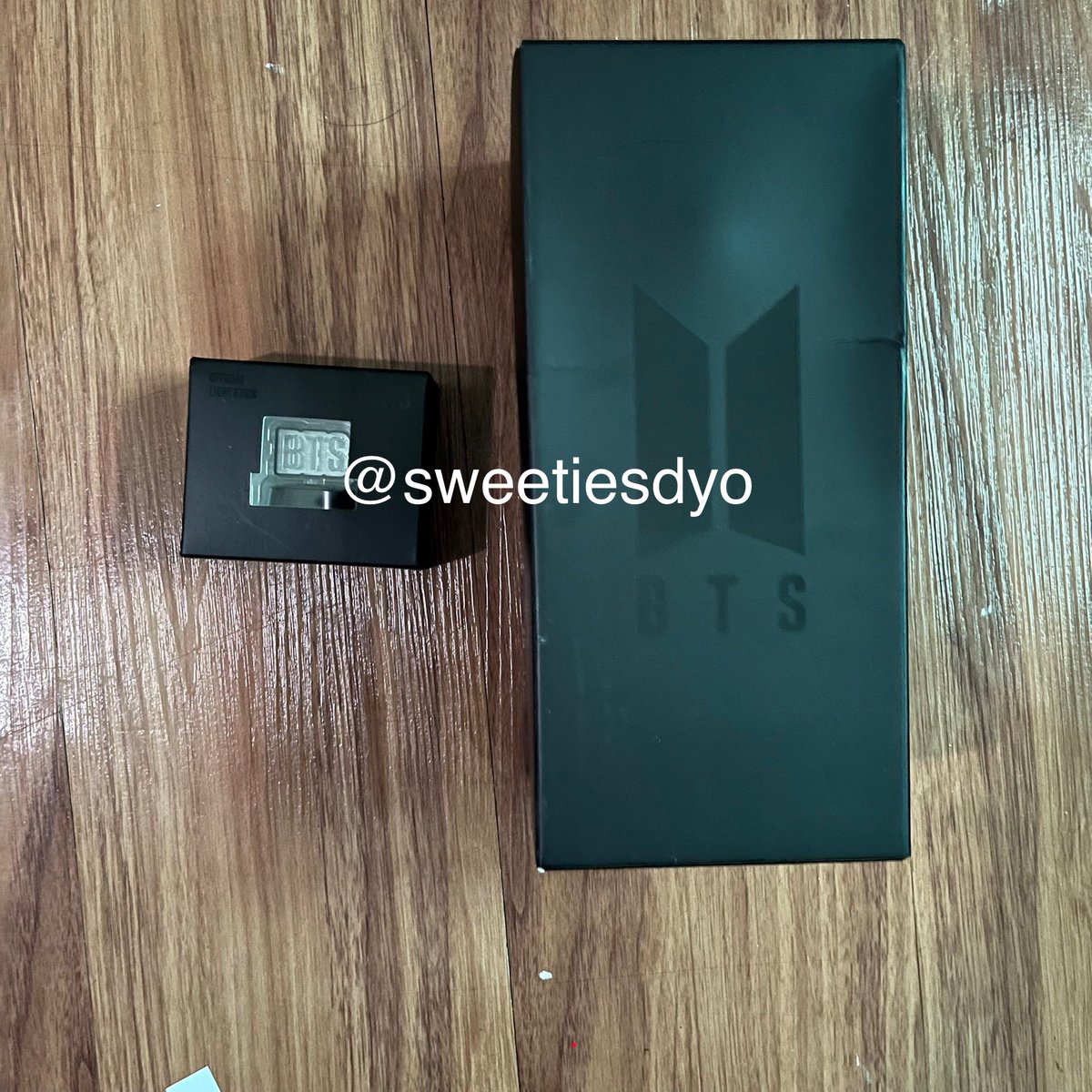 sweetiesdyo's tweet photo. Wts ready INA
Lightstick bts terbaru+ part ls

Rp: 1.010.000 
Sealed
Inc packing ✅
Exc admin shopee❌

Dom karawang jawa barat https://t.co/2NwxUKprxf
