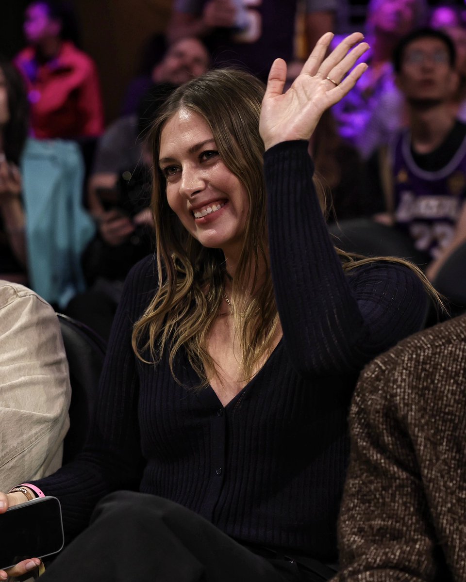 [花邊] Maria Sharapova 今天現身觀看湖人對金塊 - 美國職籃 - PTT.BEST 批踢踢爆文 2