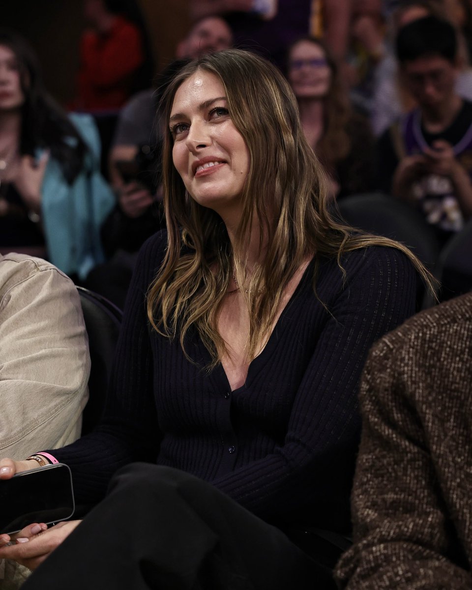 [花邊] Maria Sharapova 今天現身觀看湖人對金塊 - 美國職籃 - PTT.BEST 批踢踢爆文 3