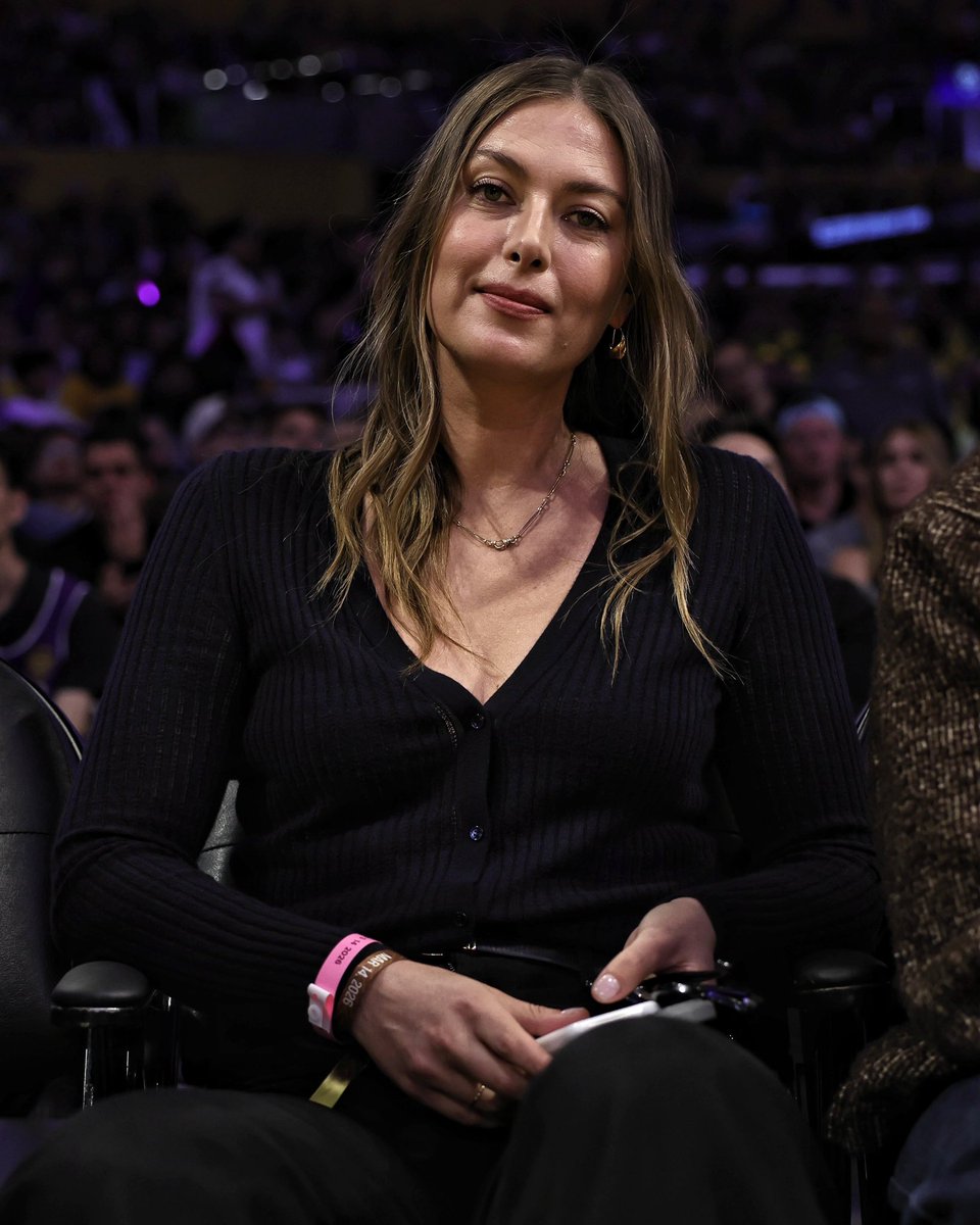 [花邊] Maria Sharapova 今天現身觀看湖人對金塊 - 美國職籃 - PTT.BEST 批踢踢爆文