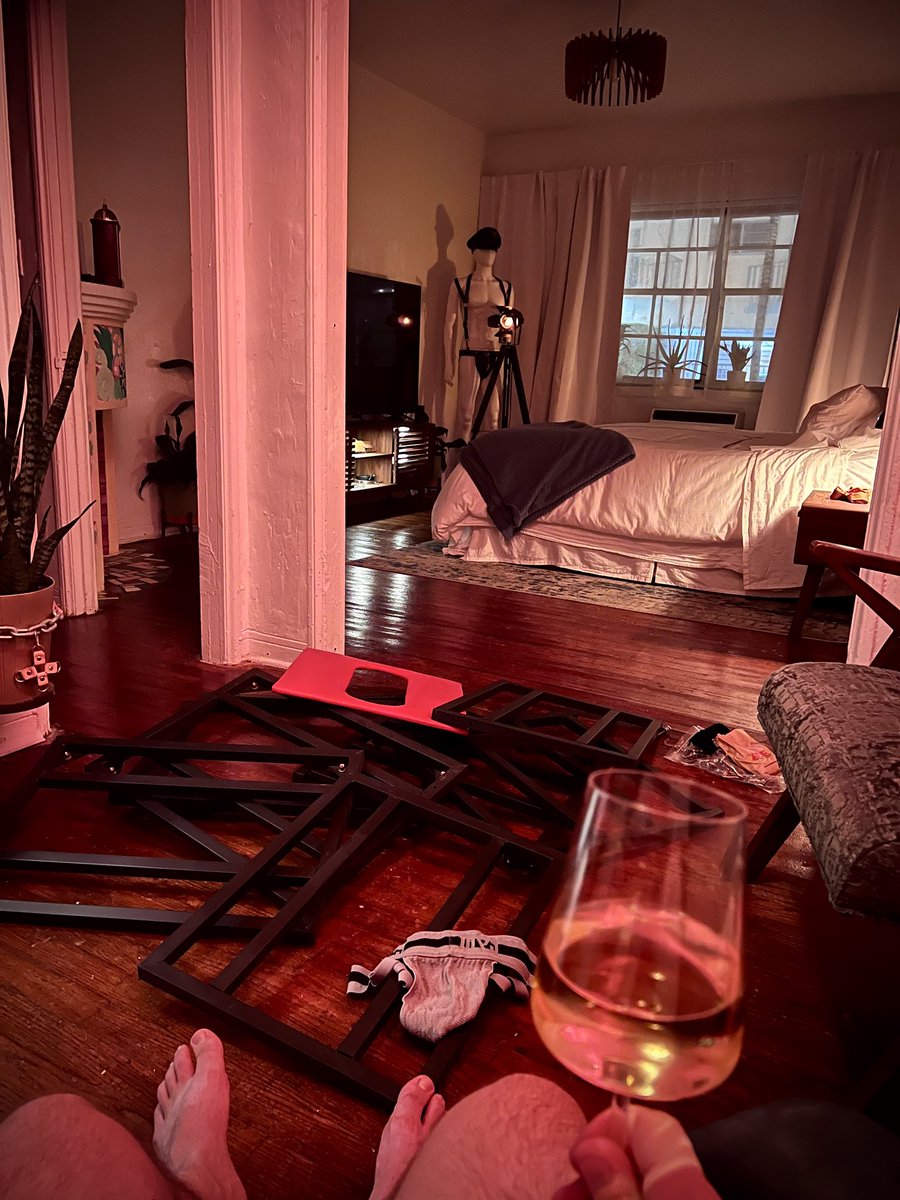 miamispank's tweet photo. It’s wrong to think that Masters don’t have homework too before the session. Assemble the equipment and prepare the scene is one example https://t.co/xLC82VI3UJ