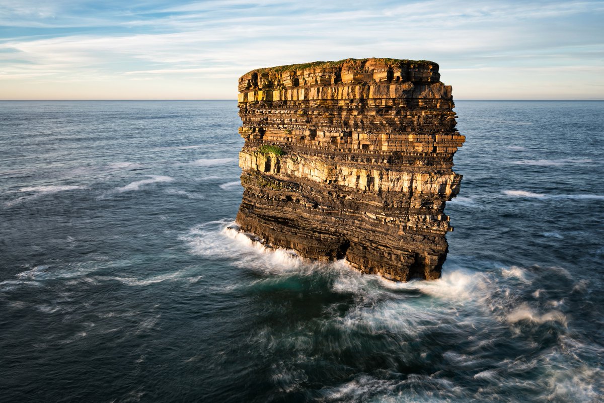 WorldAndScience's tweet photo. A stunning view of the wonderous Dun Briste sea stack...

Dun Briste provides us with a rare glimpse of the Carboniferous. (A 60-million-year-long period lasting from about 359 million to 299 million years ago) https://t.co/TdcElzgxFB