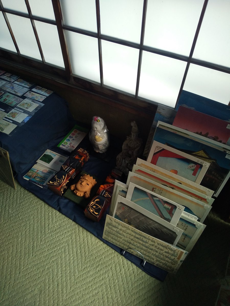 アトリエ蚤の市に参加しています。 
日時：3月15日(日)　11:00～17:00  
会場：アトリエ＊ローゼンホルツ(市川真間)
<a href="/rozenholz/">【公式】古本屋カフェ アトリエ＊ローゼンホルツ</a>

今回も素敵な出会いがありますように。