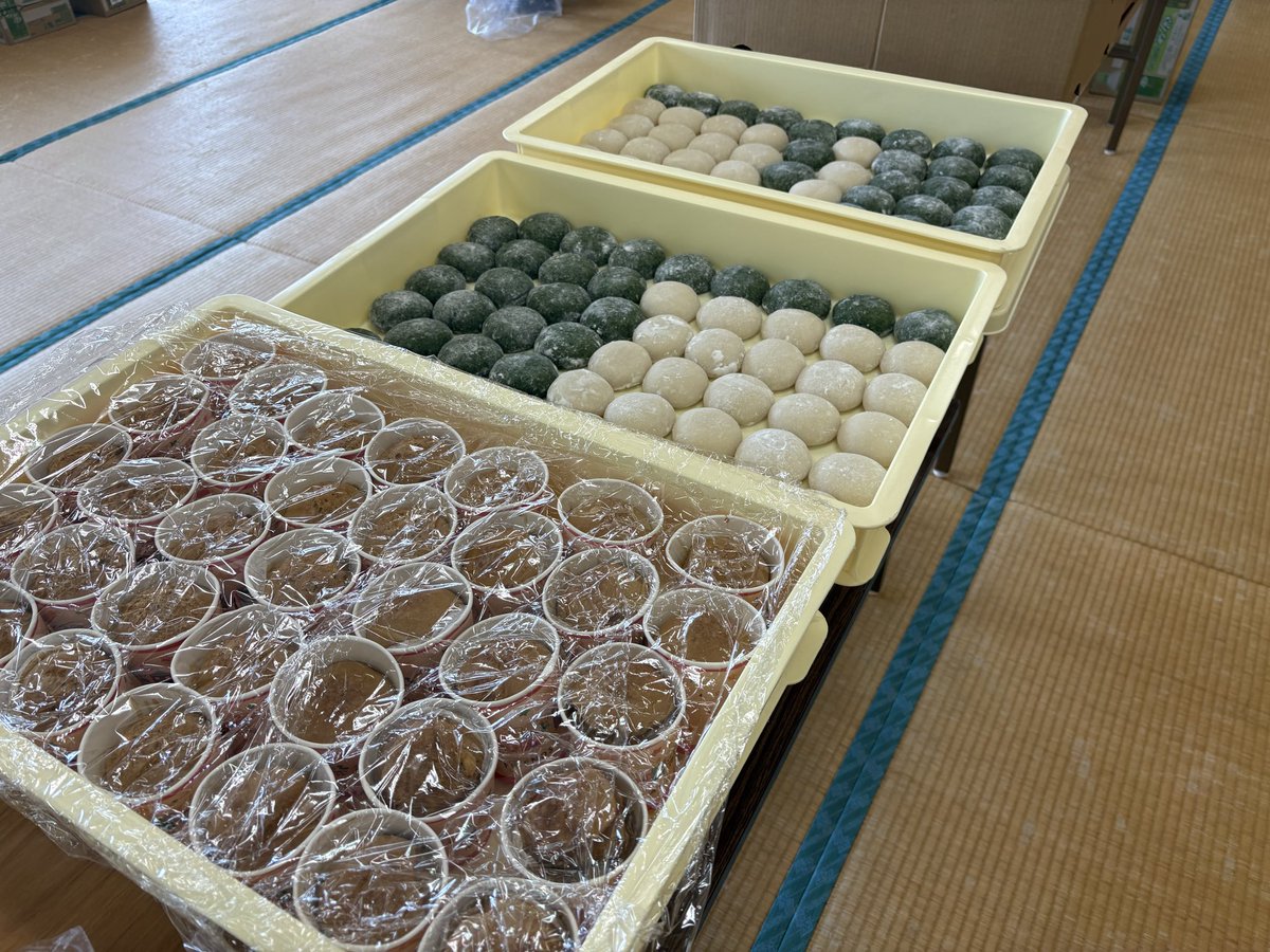 wada_yutaka's tweet photo. 先ほど打ち上げが終わったところですが12時より実験報告会しながら地元の皆様からの差し入れを美味しくいただきます。 https://t.co/5VY8Imn8RV