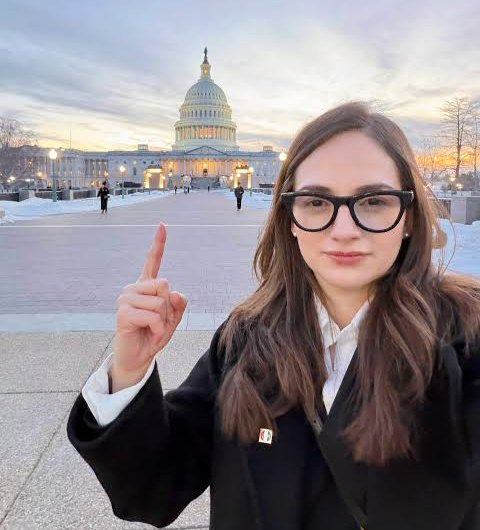 Además de que <a href="/TaniaLariosMX/">Tania Larios</a>  se junta con puros cerdos🐷 malandros🐀 fue a Washington a pedirle a Trump que agreda a México...panistas de cagada