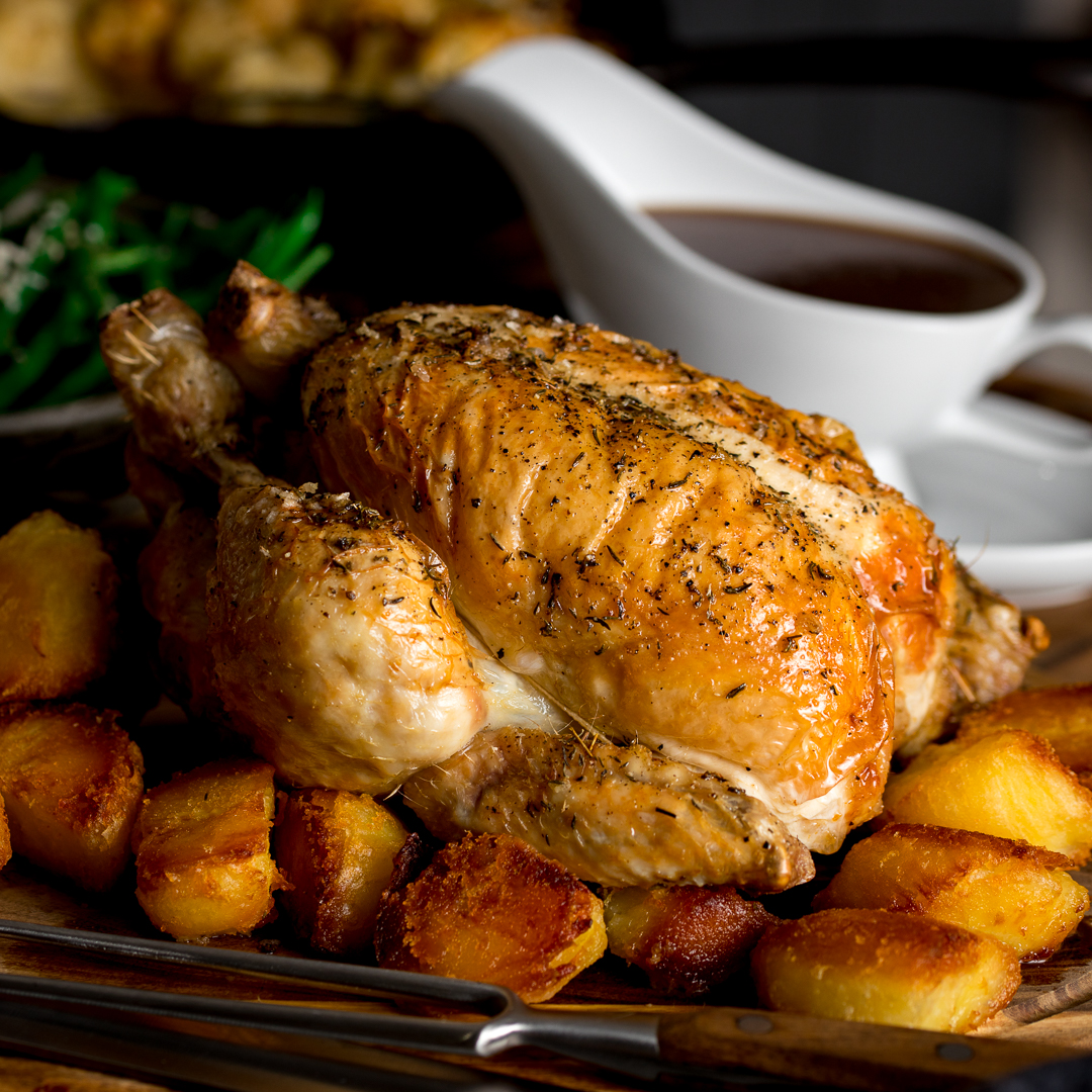 KitchenSanc2ary's tweet image. There’s minimal prep needed for this easy Roast Chicken dinner. No trivets, no butter under the skin, just a simple, tasty and juicy roast chicken with a big jug of delicious gravy. One minute of prep.
kitchensanctuary.com/easy-roast-chi…
#Foodie #chicken #recipe #Mothersday