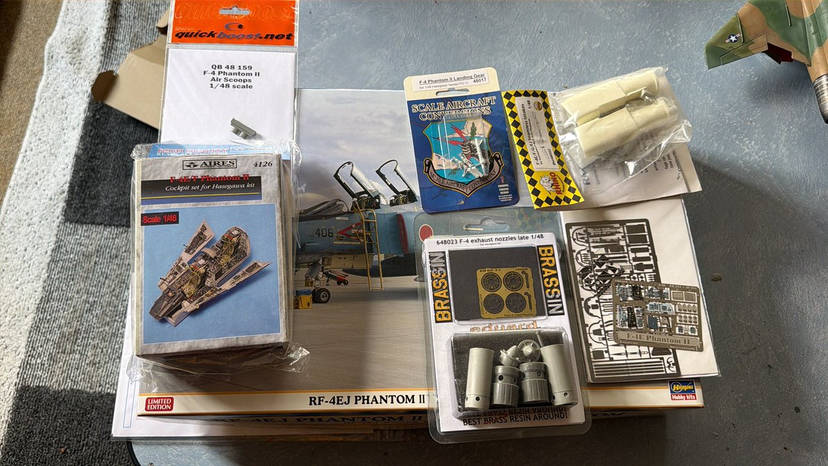 tocmic2's tweet photo. ホビーショーのテーマのF-4ファントム始めます。
周りは造形村、アカデミー、モノグラムなどですが
原点回帰(？)で
アフターパーツてんこ盛りで
ハセガワ1/48作ります。 https://t.co/OnsKBpl5sr