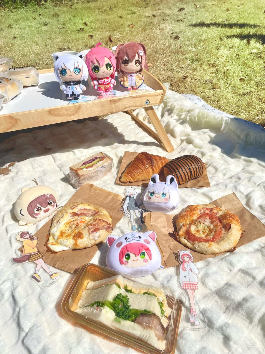 inu__UoxoU's tweet photo. 𝘱𝘪𝘤𝘯𝘪𝘤...🧺🍀

たくさんおいしいパンを食べましたとさ https://t.co/BPXdNb7pDD